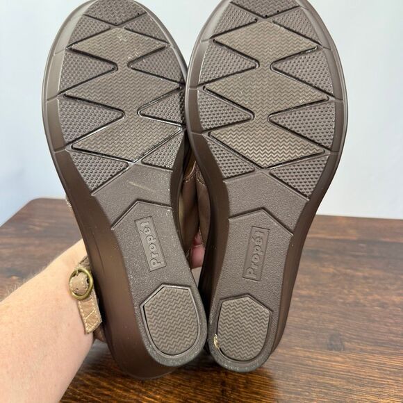 Propet Womens 2” wedge heel khaki leather sandal size 10 - Picture 8 of 8